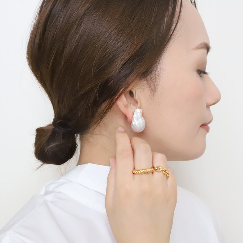 "S class" White Baroque Pearl Stud Earrings